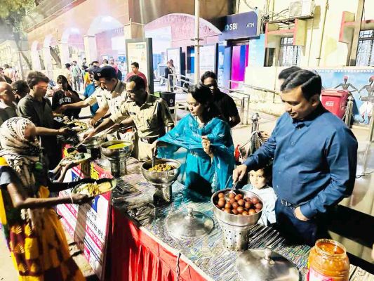 एसपी ने बेटे के जन्मदिन  पर कराया भोजन