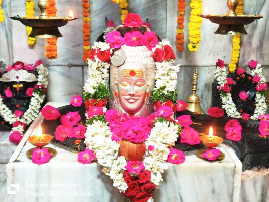 50 बरस से मंदिर में शिव-पार्वती की तेलुगू रीति-रिवाज से शादी