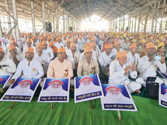 आशाराम के भक्तों ने निकाली रैली