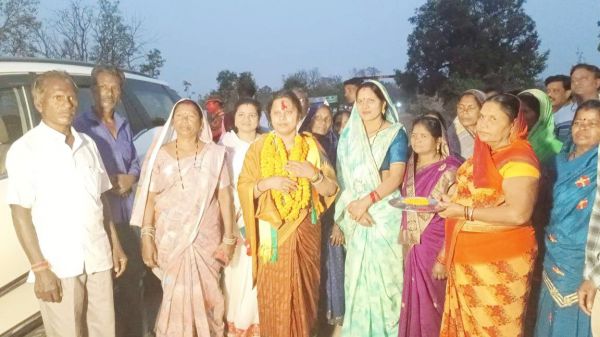 लोकसभा प्रत्याशी का बिंद्रा नवागढ़ में ग्रामीणों ने किया स्वागत