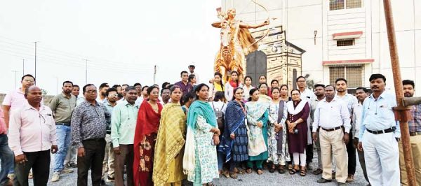  कन्या महाविद्यालय में वीरांगना प्रमिला देवी नाग की प्रतिमा का लता उसेंडी ने किया अनावरण