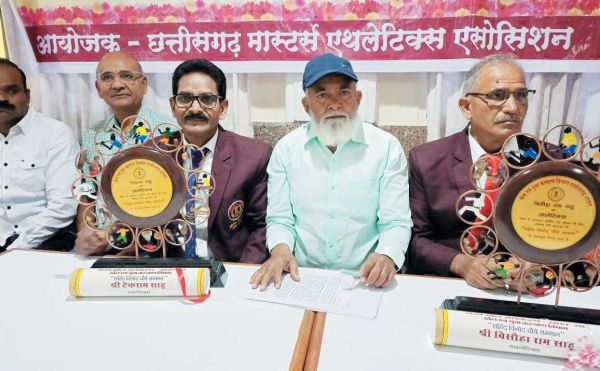 राज्य खेल अलंकरण में भिलाई के दो मास्टर्स खिलाडिय़ों को शहीद विनोद चौबे सम्मान