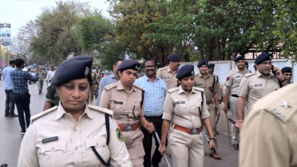 दुर्ग पुलिस का निकला फ्लैग मार्च