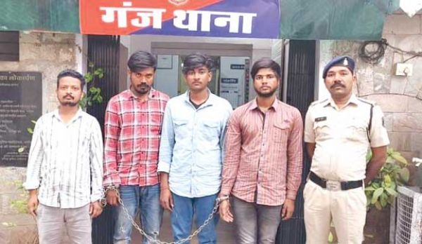 रायपुर-दुर्ग से मोबाईल चोरी करने वाले झारखण्ड गिरोह के 5 गिरफ्तार