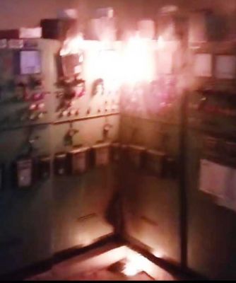 गाज से बिजली कंट्रोल रूम में लगी आग, आधे शहर की बिजली गुल