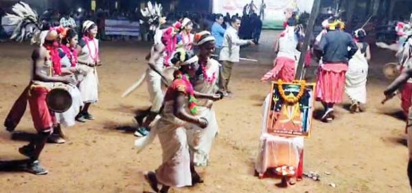 मेला की तीसरी रात आदिवासी नृत्य, मतदाता जागरूकता कार्यक्रम भी