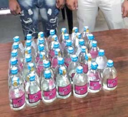 शहर से चंदखुरी तक शराब, दोपहिया जब्त पांच कोचिए गिरफ्तार