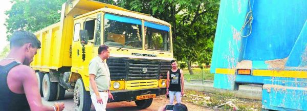 अवैध रेत परिवहन, कुकुरदी बायपास में 3 हाईवा जब्त