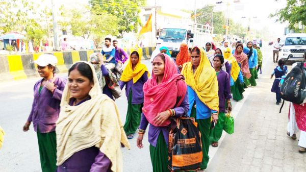 स्वच्छता दीदियों ने जागरूकता रैली निकाली