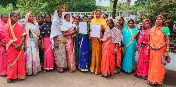 पाइप लाइन डालने का काम बंद, ग्रामीणों ने किया चुनाव बहिष्कार का ऐलान