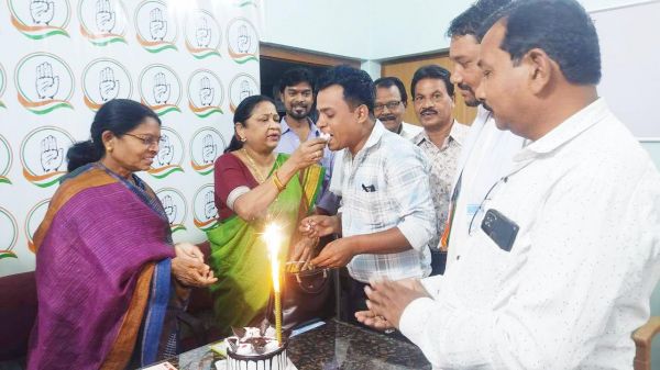 युवा नेता महेन्द्र पांडेय ने वरिष्ठ नेताओं संग मनाया जन्मदिन