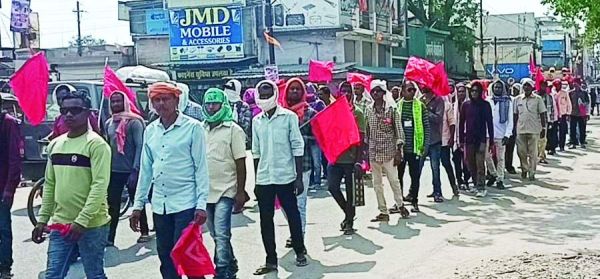 मजदूर दिवस पर निकाली रैली, एकता पर जोर