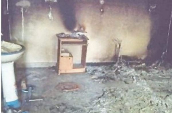 सूने घर में लगाई आग, सामान  जले, 4 लाख का नुकसान 