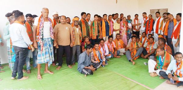 कांग्रेस, बसपा के कार्यकर्ताओं ने भाजपा की ली सदस्यता 