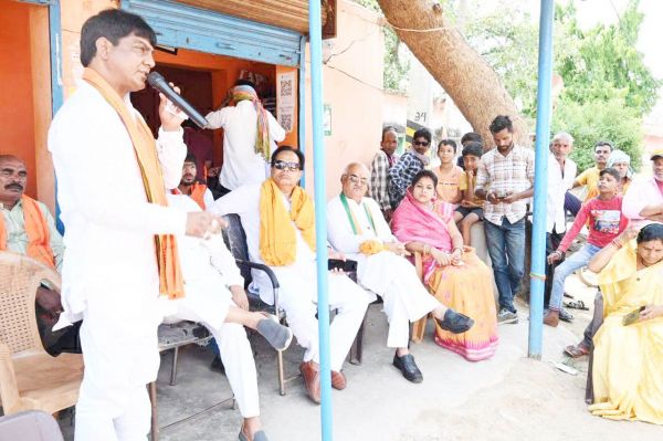 महासमुंद विधायक ओडिशा में कर रहे चुनावी जनसंपर्क
