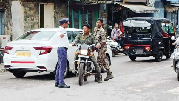बिना हेलमेट पुलिस कर्मियों पर कार्रवाई के एसपी ने दिए निर्देश