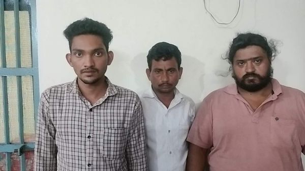 धान चोरी करते अंडरवॉल  कैमरे में कैद हुए मुनीम, ड्राइवर और हेल्पर गिरफ्तार