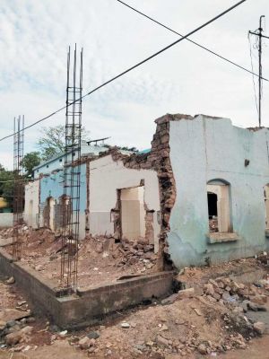 अस्पताल भवन निर्माण में कोताही बर्दाश्त नहीं-इंद्र साव
