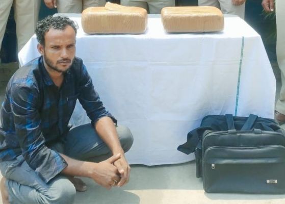  रायपुर से 2 लाख का गांजा खरीदकर प्रयागराज जाने से पहले गिरफ्तार