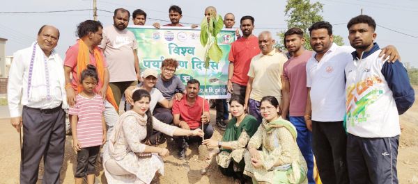 युवा शक्ति संगठन ने लगाए पौधे, विधायक गजेंद्र हुए शामिल