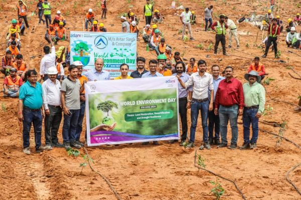 विश्व पर्यावरण दिवस पर परसा ईस्ट कांता  बासन खदान में रोपे 25 हजार पौधे
