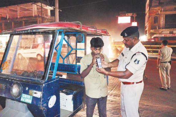 यातायात नियमों का उल्लंघन 67 वाहन चालकों पर जुर्माना