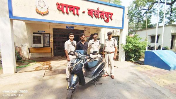 ई-रिक्शा चालक से लूट करने वाले गिरफ्तार