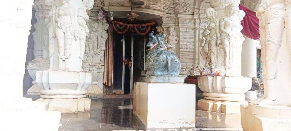 जतमई मंदिर की दानपेटी तोडक़र चोरी घटनास्थल पर मिले खून के छींटे