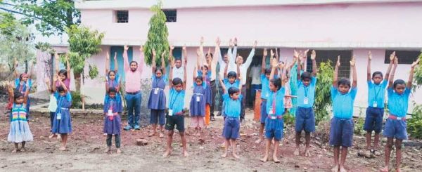 लालपुर स्कूल में मना अंतरराष्ट्रीय योग दिवस