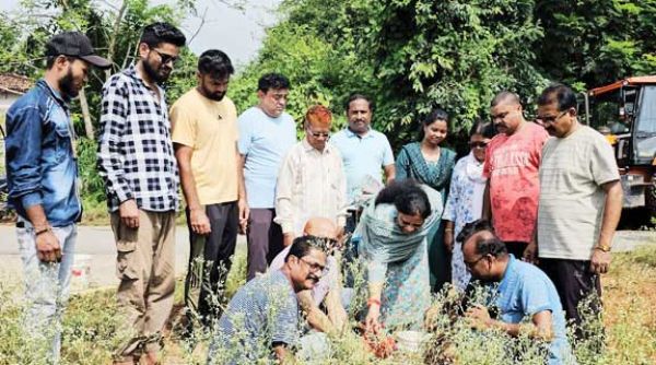 श्यामा प्रसाद मुखर्जी स्मृति दिवस पर विधायक लता उसेंडी ने किया एक पेड़ मां के नाम पौधारोपण
