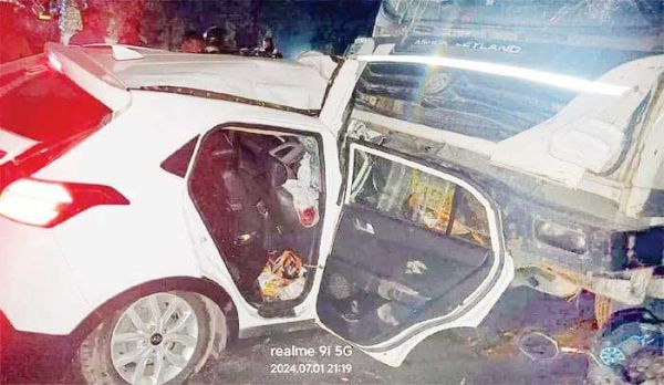 ट्रेलर-कार में भिड़ंत, 2 की मौत, आरोपी ट्रेलर चालक गिरफ्तार