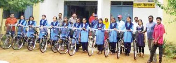 छात्राओं  को नि:शुल्क सायकल वितरण