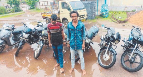 बाइक चोर दो युवक गिरफ्तार,7 दोपहिया जब्त