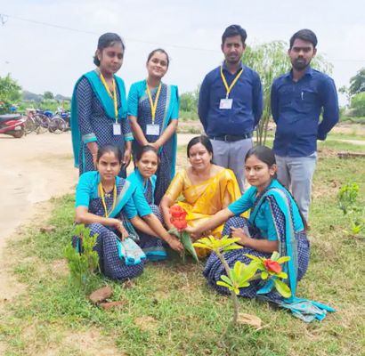 बीएड शिक्षणार्थियों ने किया पौधरोपण