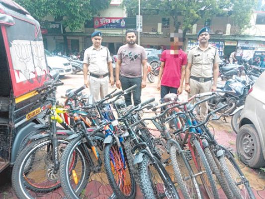चोरी की 10 सायकल के साथ दो गिरफ्तार
