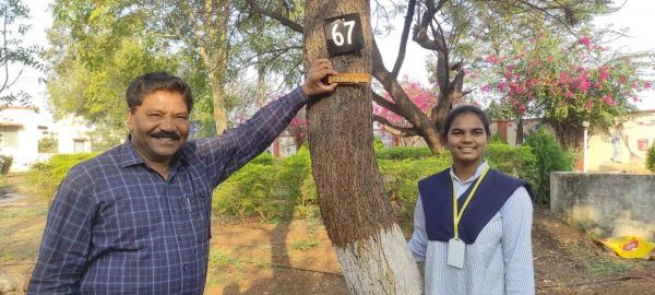 छात्र-छात्राओं को एक-एक पेड़ की जिम्मेदारी